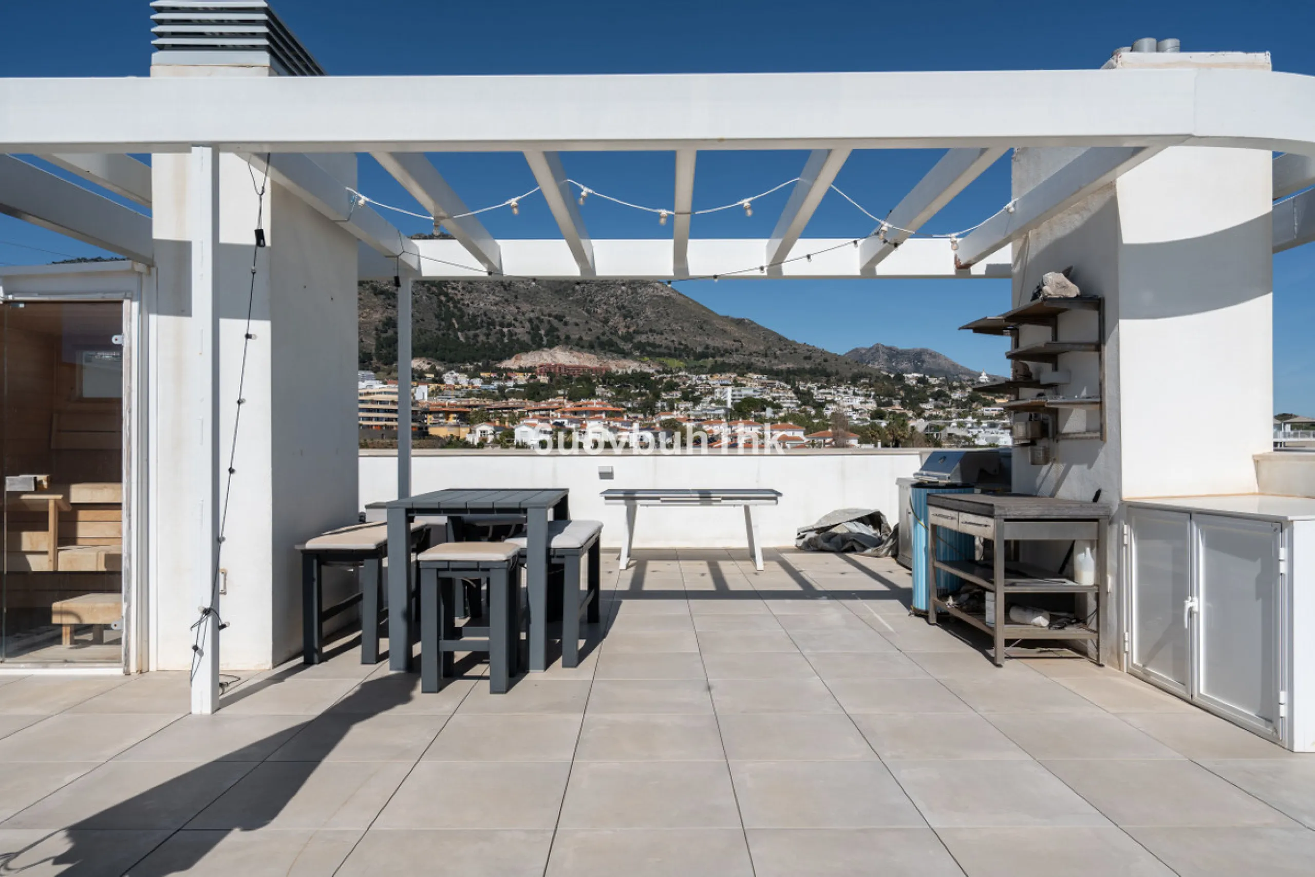 Apartment - Penthouse Duplex в продаже в Fuengirola, Málaga. В доме 3 спален и 2 ванных комнат. Площадь дома 96 м²