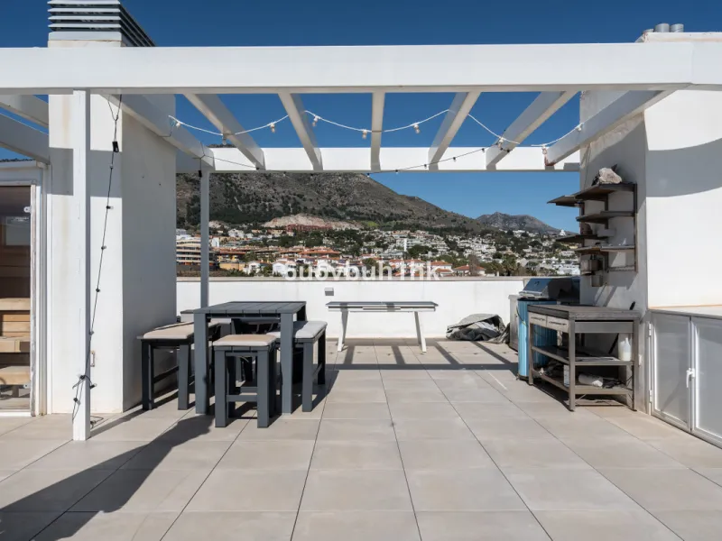 Apartment - Penthouse Duplex в продаже в Fuengirola, Málaga. В доме 3 спален и 2 ванных комнат. Площадь дома 96 м²