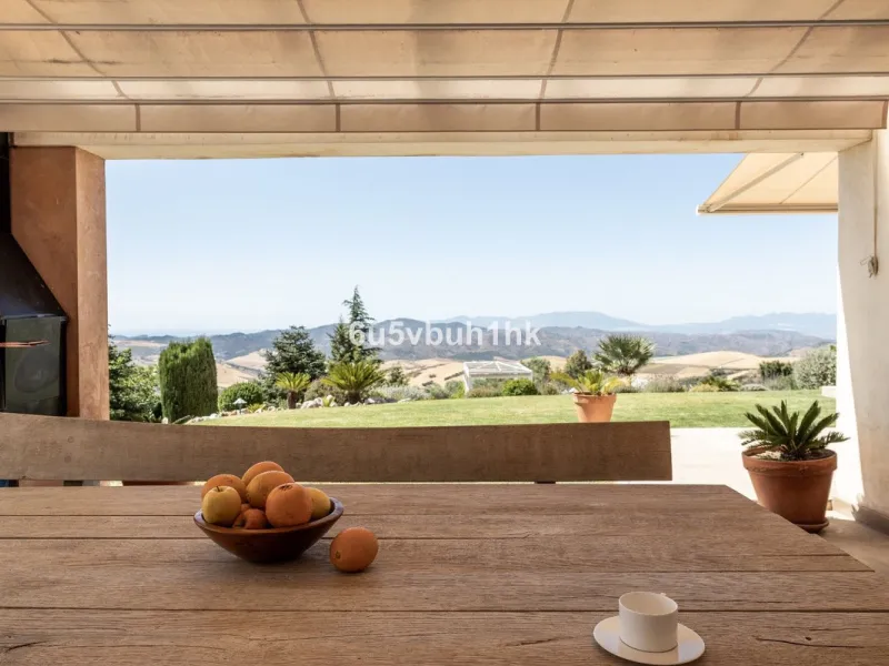 House - Detached Villa в продаже в Antequera, Málaga. В доме 5 спален и 5 ванных комнат. Площадь дома 643 м². Площадь участка 39428 м²