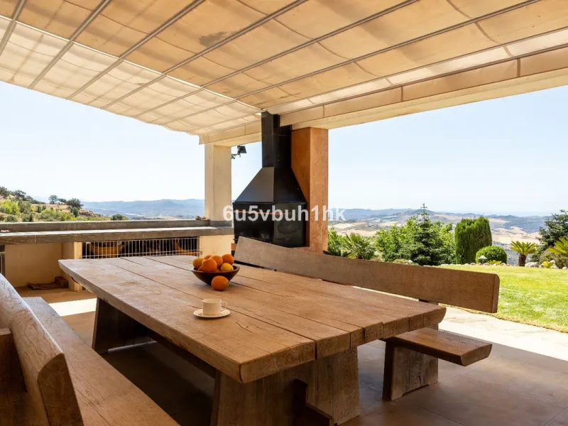 House - Detached Villa в продаже в Antequera, Málaga. В доме 5 спален и 5 ванных комнат. Площадь дома 643 м². Площадь участка 39428 м²