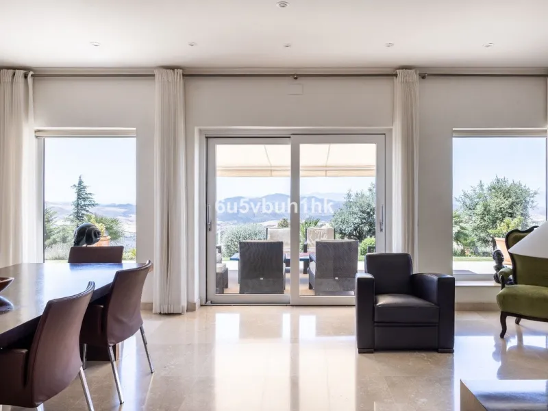 House - Detached Villa в продаже в Antequera, Málaga. В доме 5 спален и 5 ванных комнат. Площадь дома 643 м². Площадь участка 39428 м²