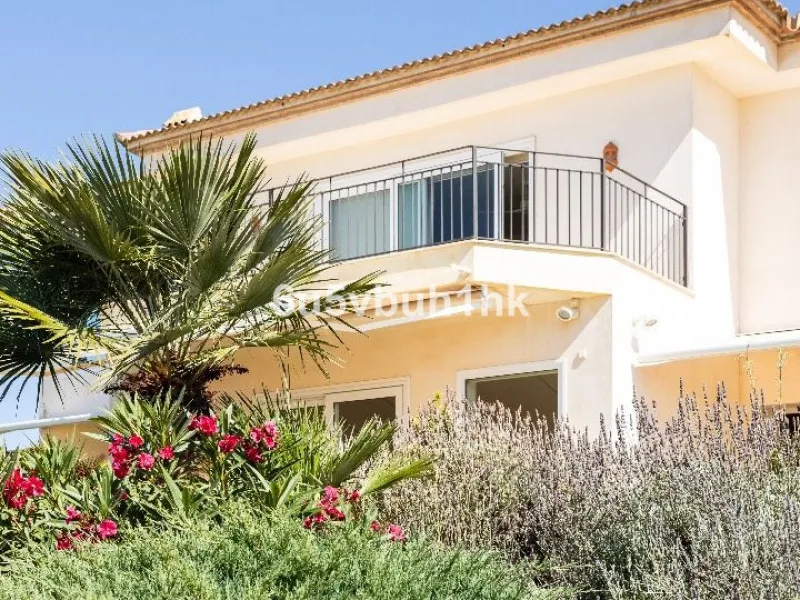 House - Detached Villa в продаже в Antequera, Málaga. В доме 5 спален и 5 ванных комнат. Площадь дома 643 м². Площадь участка 39428 м²