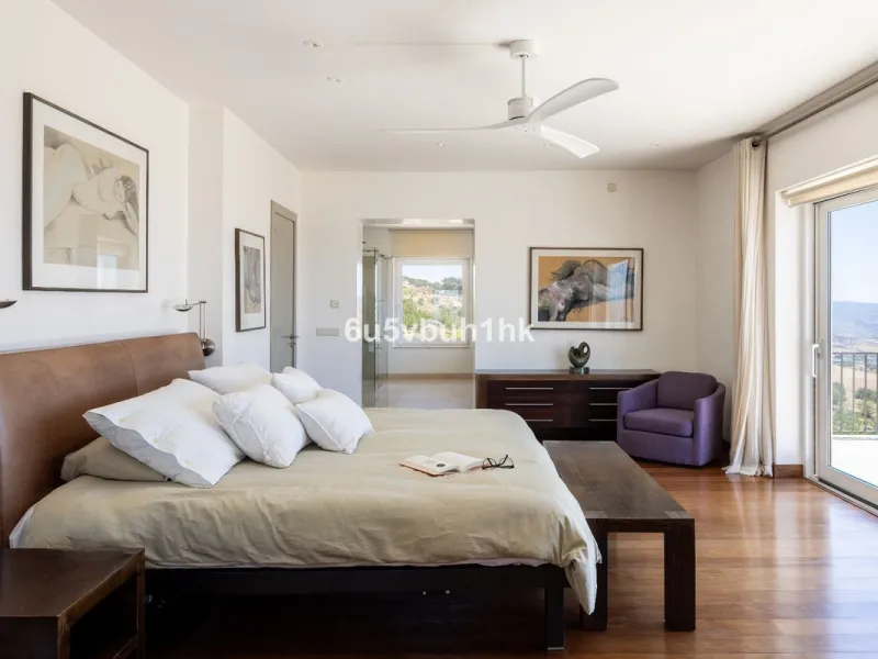 House - Detached Villa в продаже в Antequera, Málaga. В доме 5 спален и 5 ванных комнат. Площадь дома 643 м². Площадь участка 39428 м²