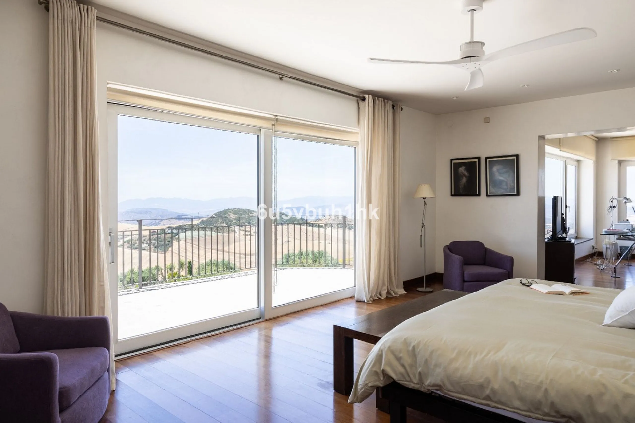 House - Detached Villa в продаже в Antequera, Málaga. В доме 5 спален и 5 ванных комнат. Площадь дома 643 м². Площадь участка 39428 м²