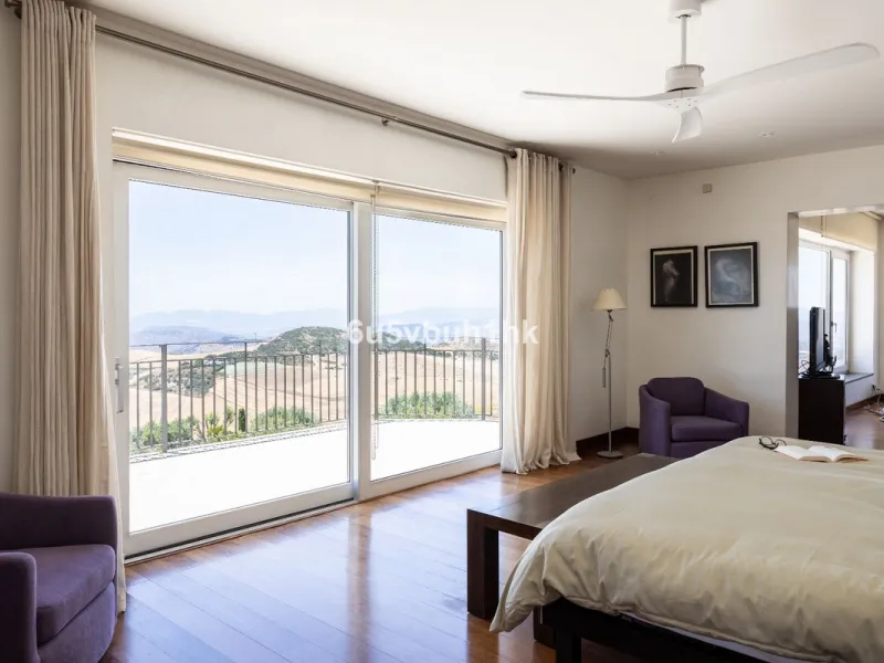 House - Detached Villa в продаже в Antequera, Málaga. В доме 5 спален и 5 ванных комнат. Площадь дома 643 м². Площадь участка 39428 м²