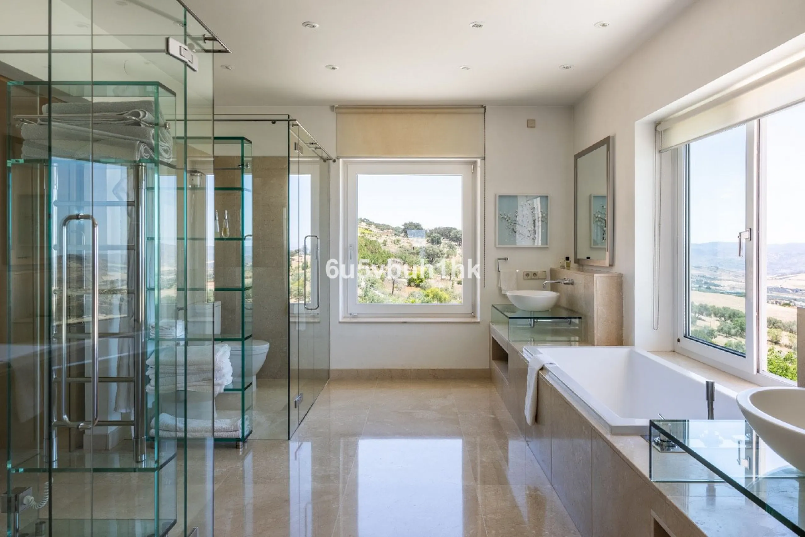 House - Detached Villa в продаже в Antequera, Málaga. В доме 5 спален и 5 ванных комнат. Площадь дома 643 м². Площадь участка 39428 м²