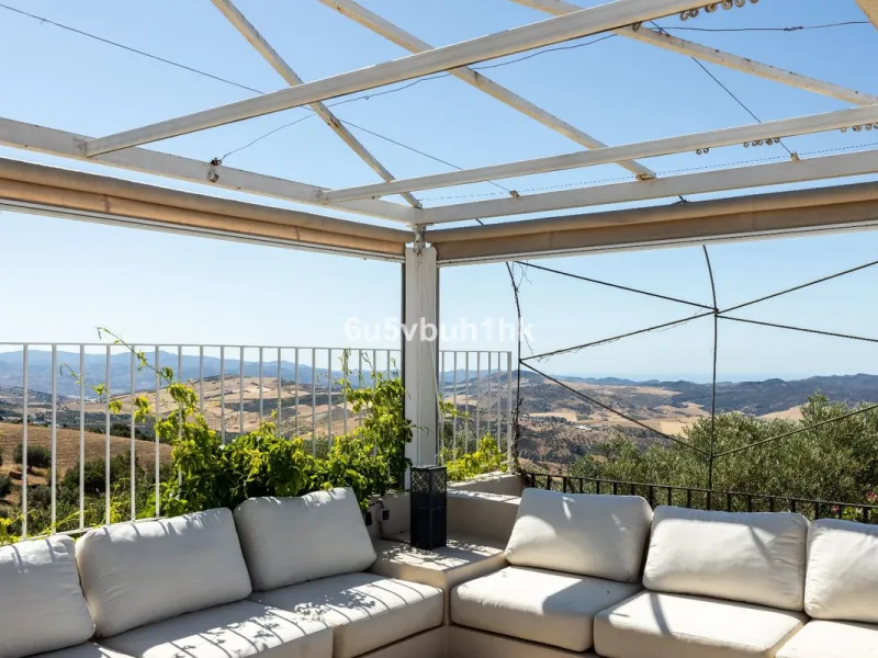 House - Detached Villa в продаже в Antequera, Málaga. В доме 5 спален и 5 ванных комнат. Площадь дома 643 м². Площадь участка 39428 м²