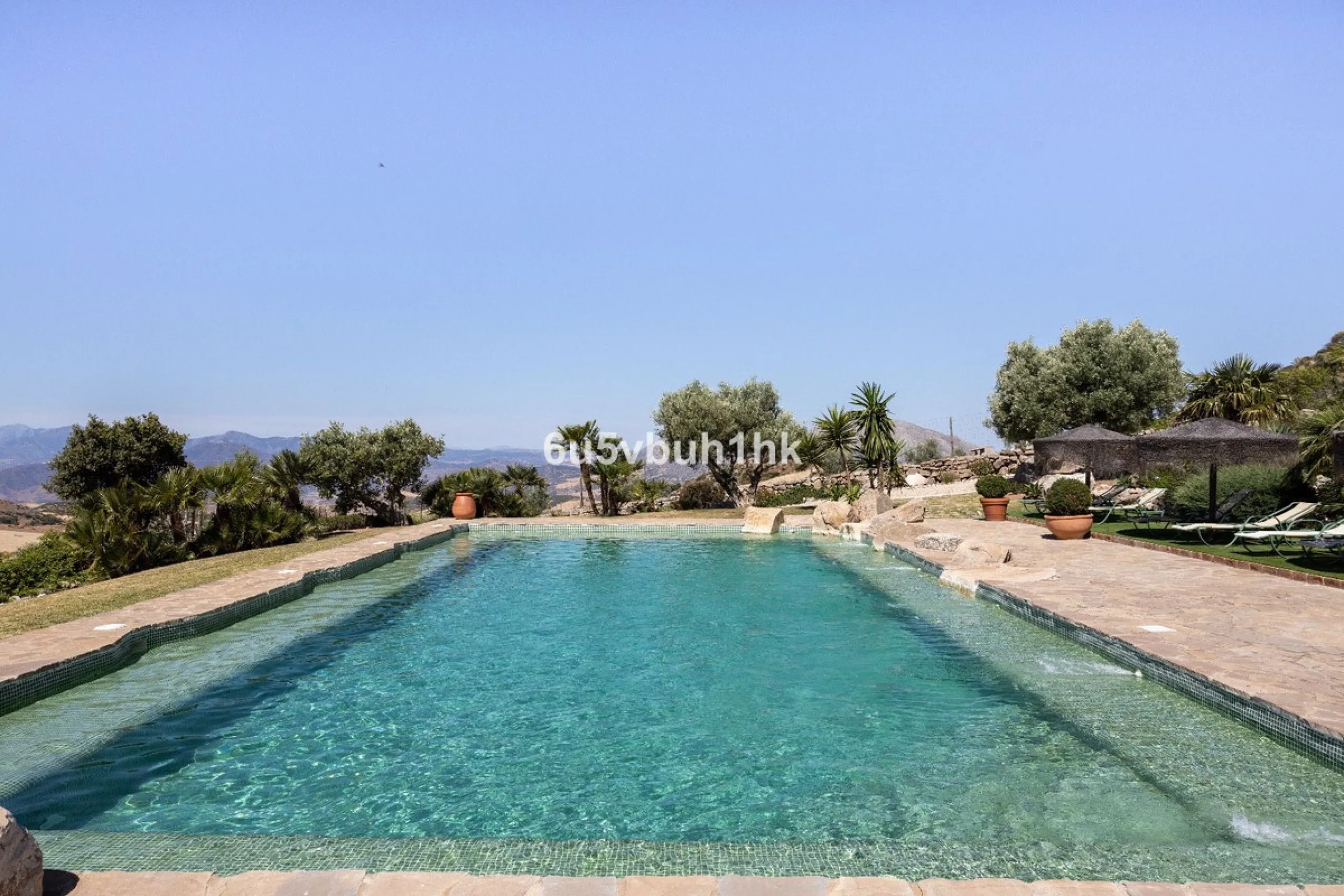 House - Detached Villa в продаже в Antequera, Málaga. В доме 5 спален и 5 ванных комнат. Площадь дома 643 м². Площадь участка 39428 м²