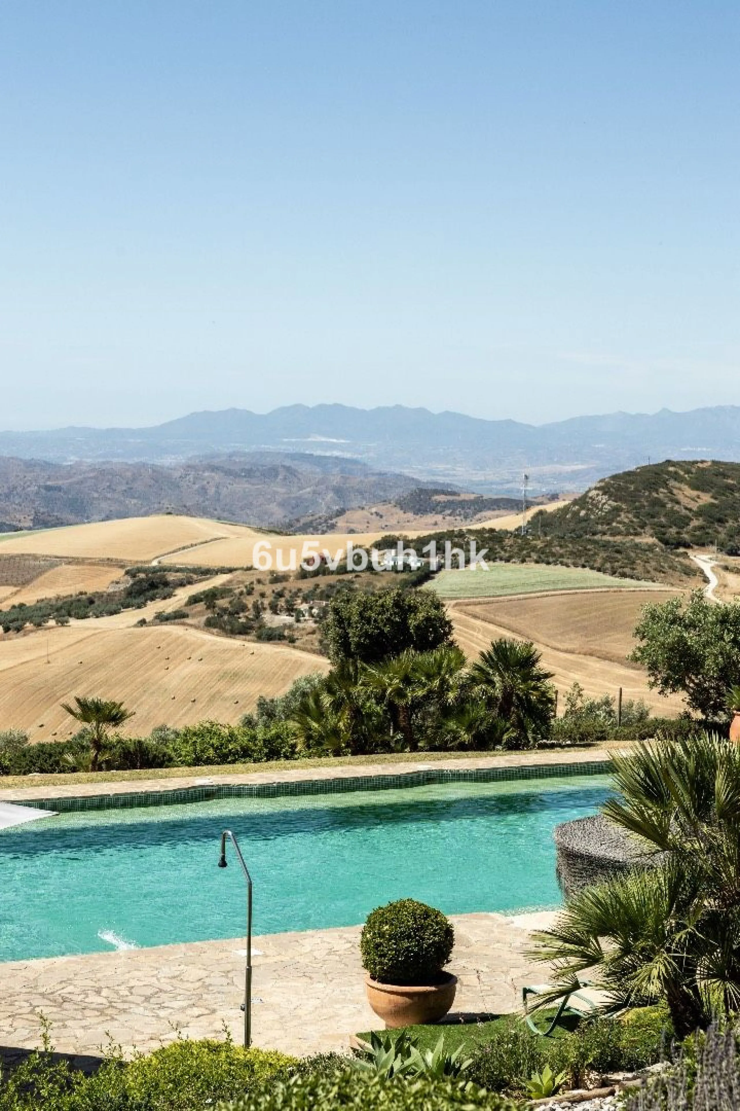 House - Detached Villa в продаже в Antequera, Málaga. В доме 5 спален и 5 ванных комнат. Площадь дома 643 м². Площадь участка 39428 м²
