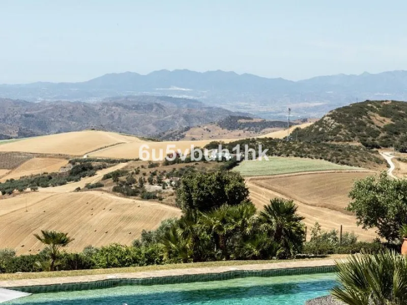 House - Detached Villa в продаже в Antequera, Málaga. В доме 5 спален и 5 ванных комнат. Площадь дома 643 м². Площадь участка 39428 м²