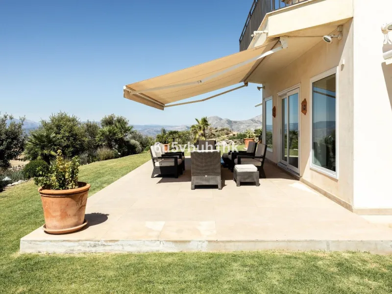 House - Detached Villa в продаже в Antequera, Málaga. В доме 5 спален и 5 ванных комнат. Площадь дома 643 м². Площадь участка 39428 м²