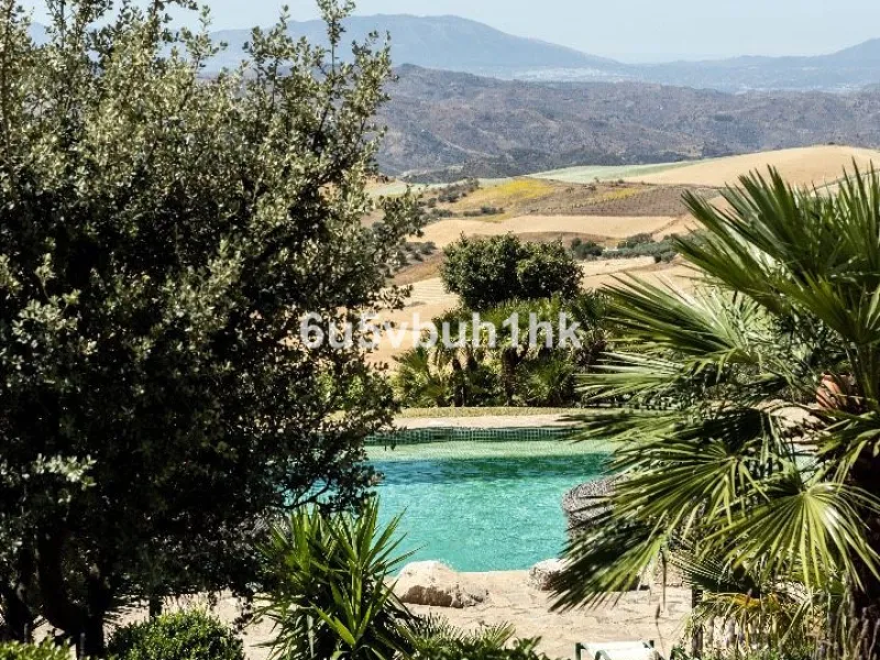 House - Detached Villa в продаже в Antequera, Málaga. В доме 5 спален и 5 ванных комнат. Площадь дома 643 м². Площадь участка 39428 м²
