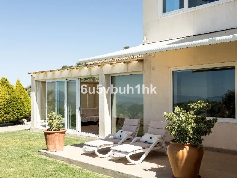 House - Detached Villa в продаже в Antequera, Málaga. В доме 5 спален и 5 ванных комнат. Площадь дома 643 м². Площадь участка 39428 м²