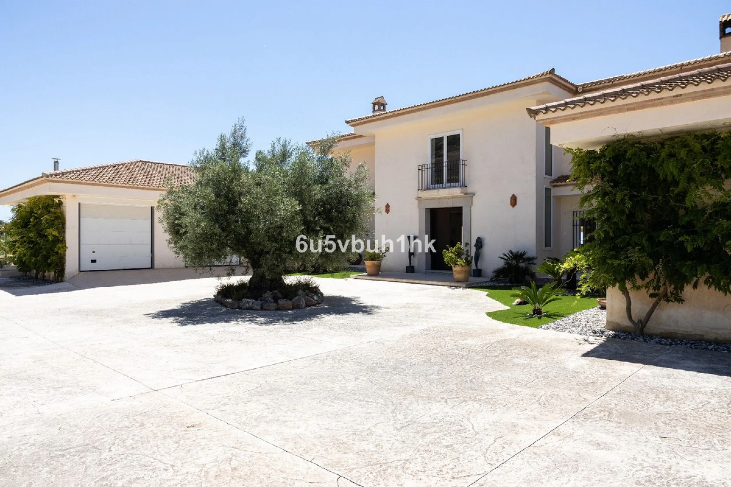 House - Detached Villa в продаже в Antequera, Málaga. В доме 5 спален и 5 ванных комнат. Площадь дома 643 м². Площадь участка 39428 м²