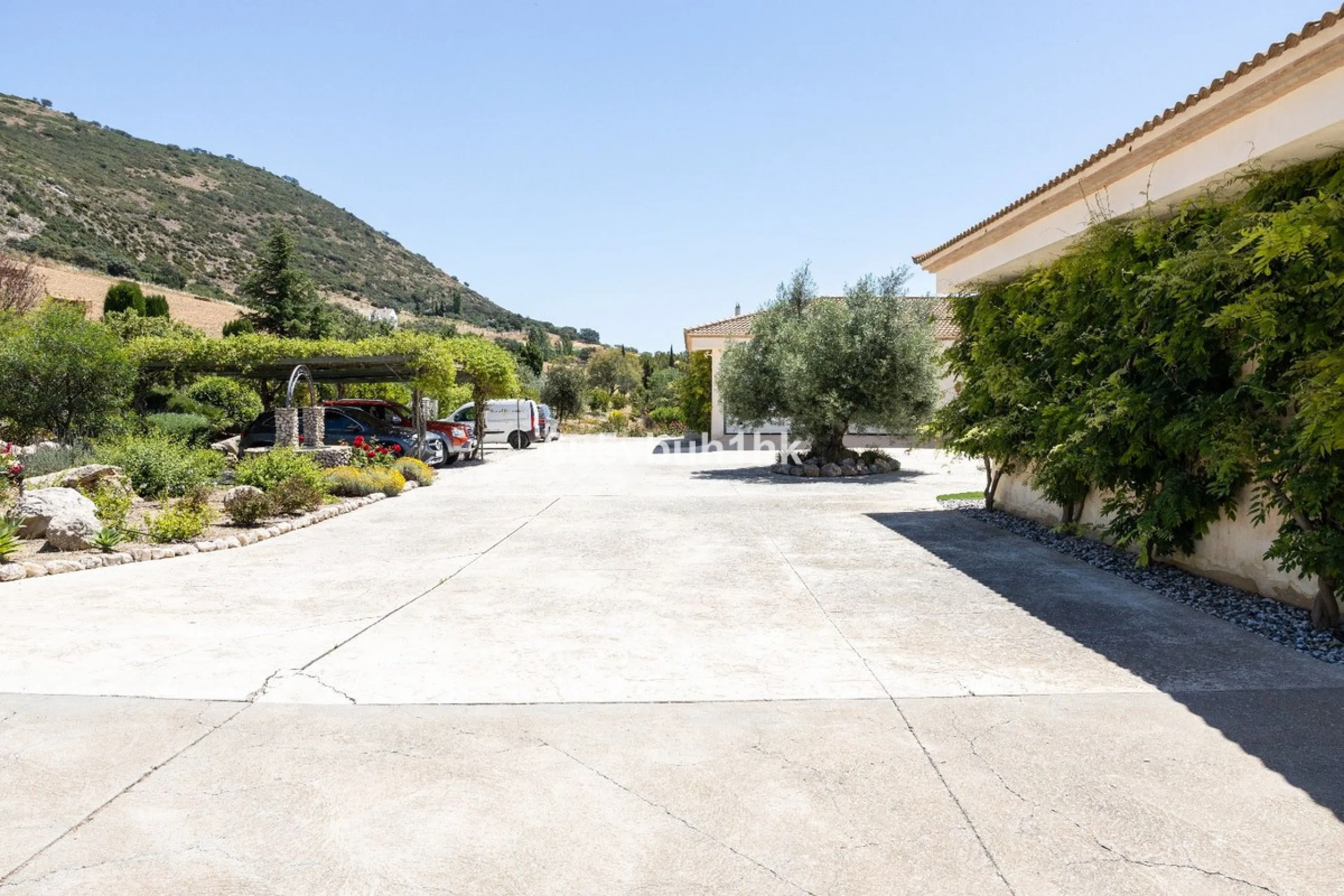 House - Detached Villa в продаже в Antequera, Málaga. В доме 5 спален и 5 ванных комнат. Площадь дома 643 м². Площадь участка 39428 м²