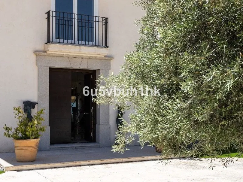 House - Detached Villa в продаже в Antequera, Málaga. В доме 5 спален и 5 ванных комнат. Площадь дома 643 м². Площадь участка 39428 м²
