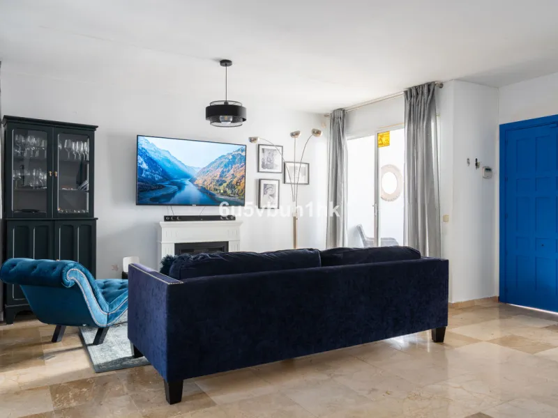 Semi-Detached Villa in a Gated Community with Swimming Pool in Nueva Andalucía