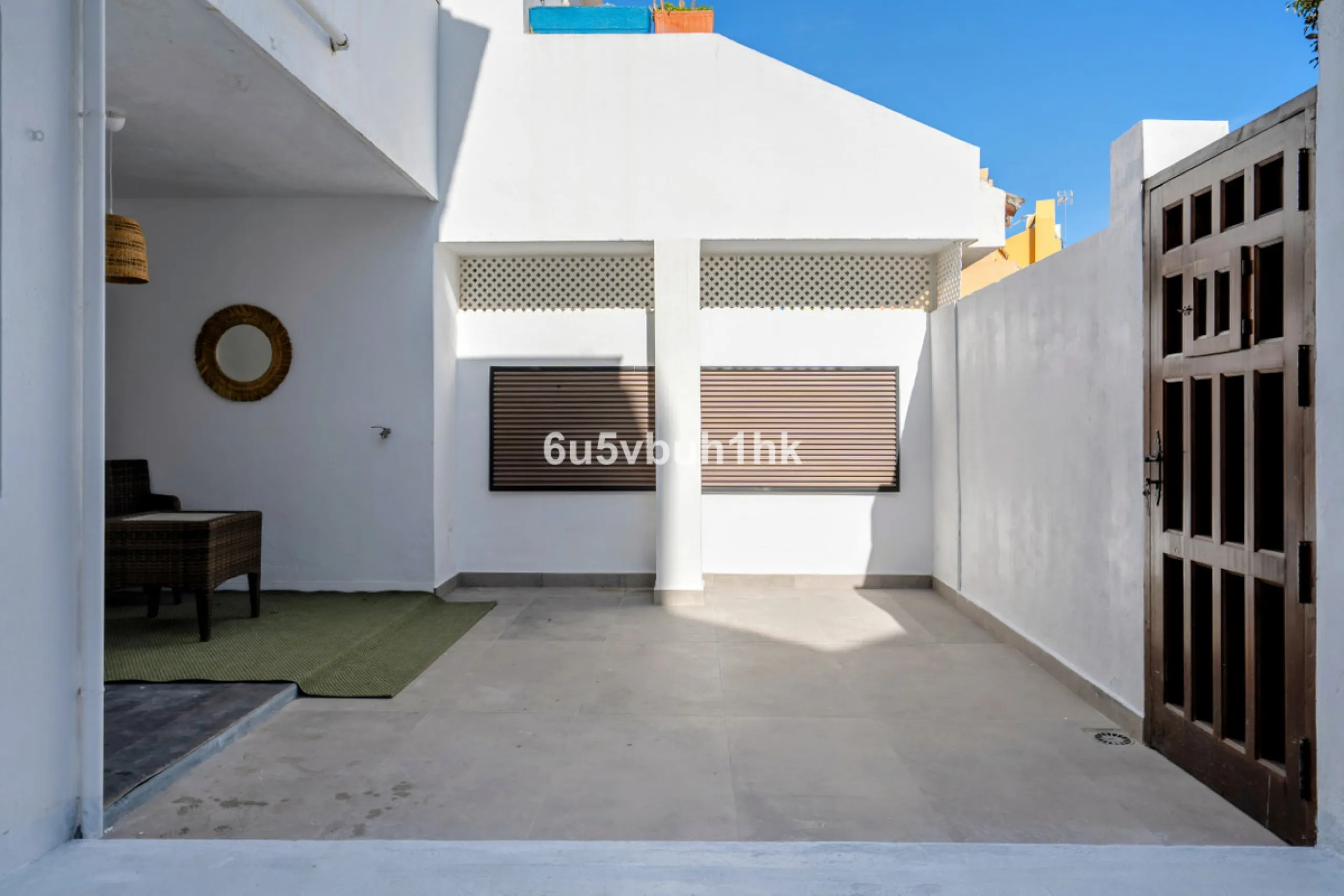 Semi-Detached Villa in a Gated Community with Swimming Pool in Nueva Andalucía