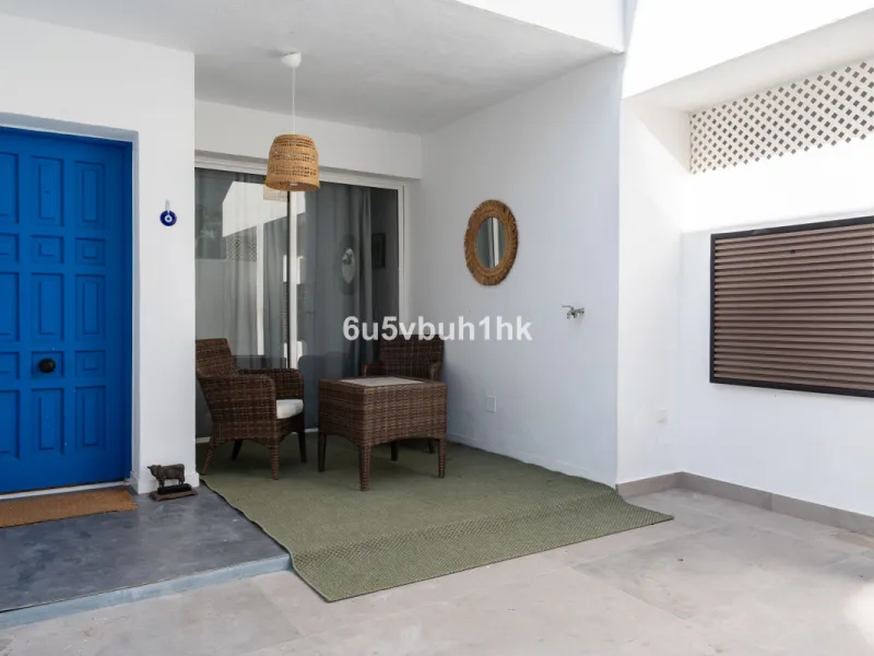 Semi-Detached Villa in a Gated Community with Swimming Pool in Nueva Andalucía