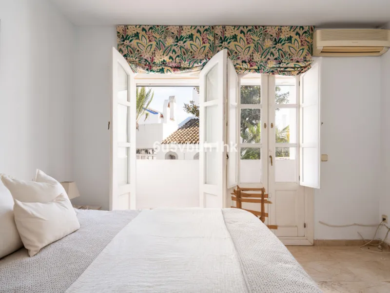 Semi-Detached Villa in a Gated Community with Swimming Pool in Nueva Andalucía