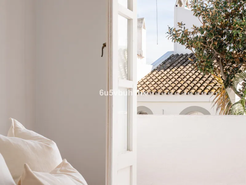 Semi-Detached Villa in a Gated Community with Swimming Pool in Nueva Andalucía
