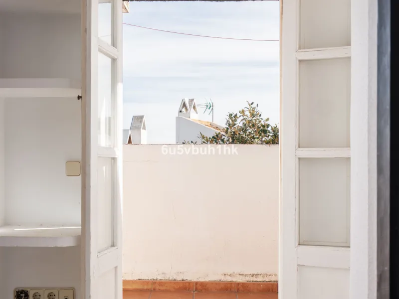 Semi-Detached Villa in a Gated Community with Swimming Pool in Nueva Andalucía