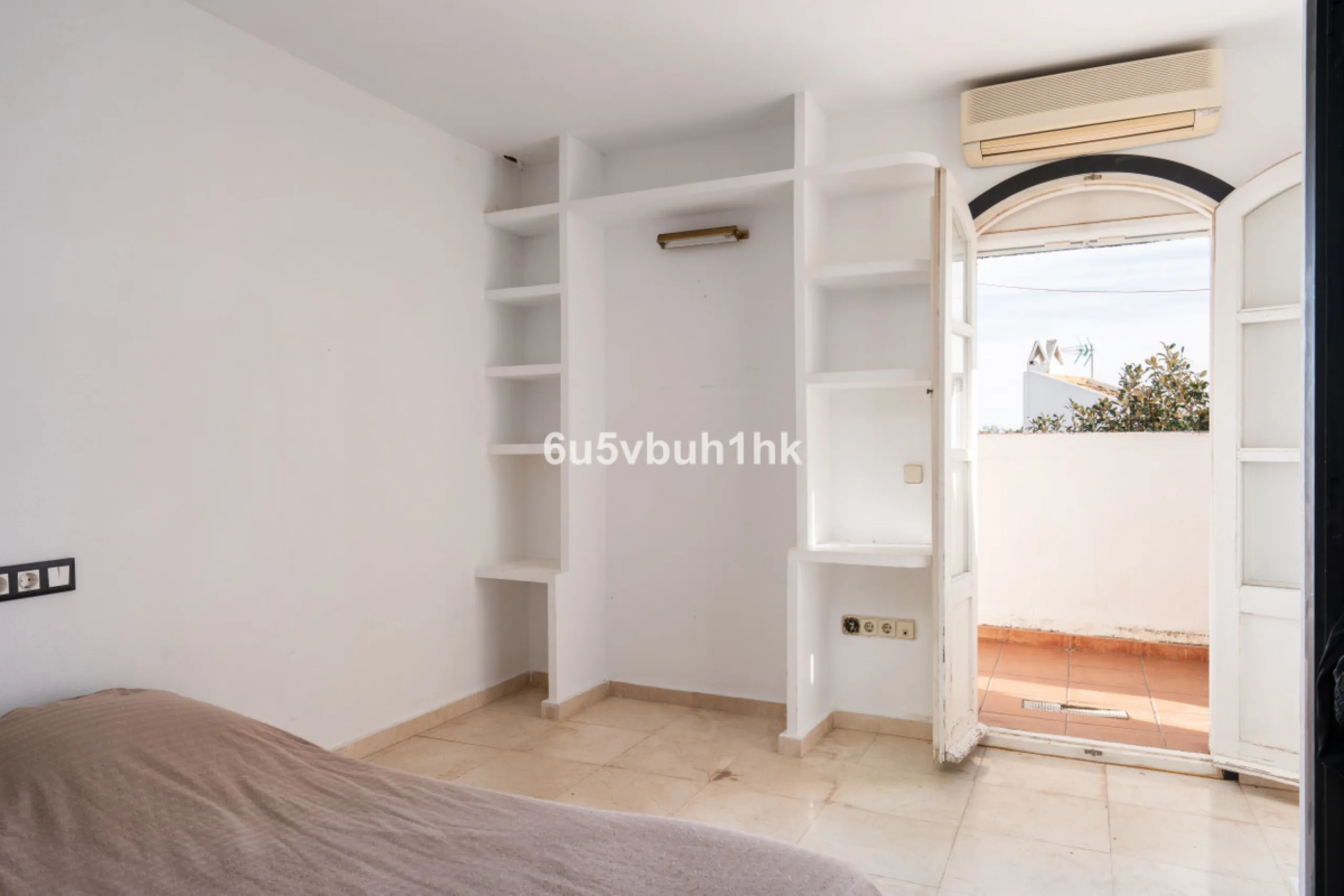 Semi-Detached Villa in a Gated Community with Swimming Pool in Nueva Andalucía
