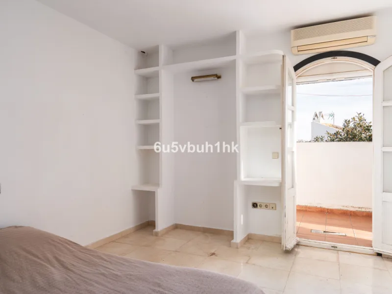 Semi-Detached Villa in a Gated Community with Swimming Pool in Nueva Andalucía