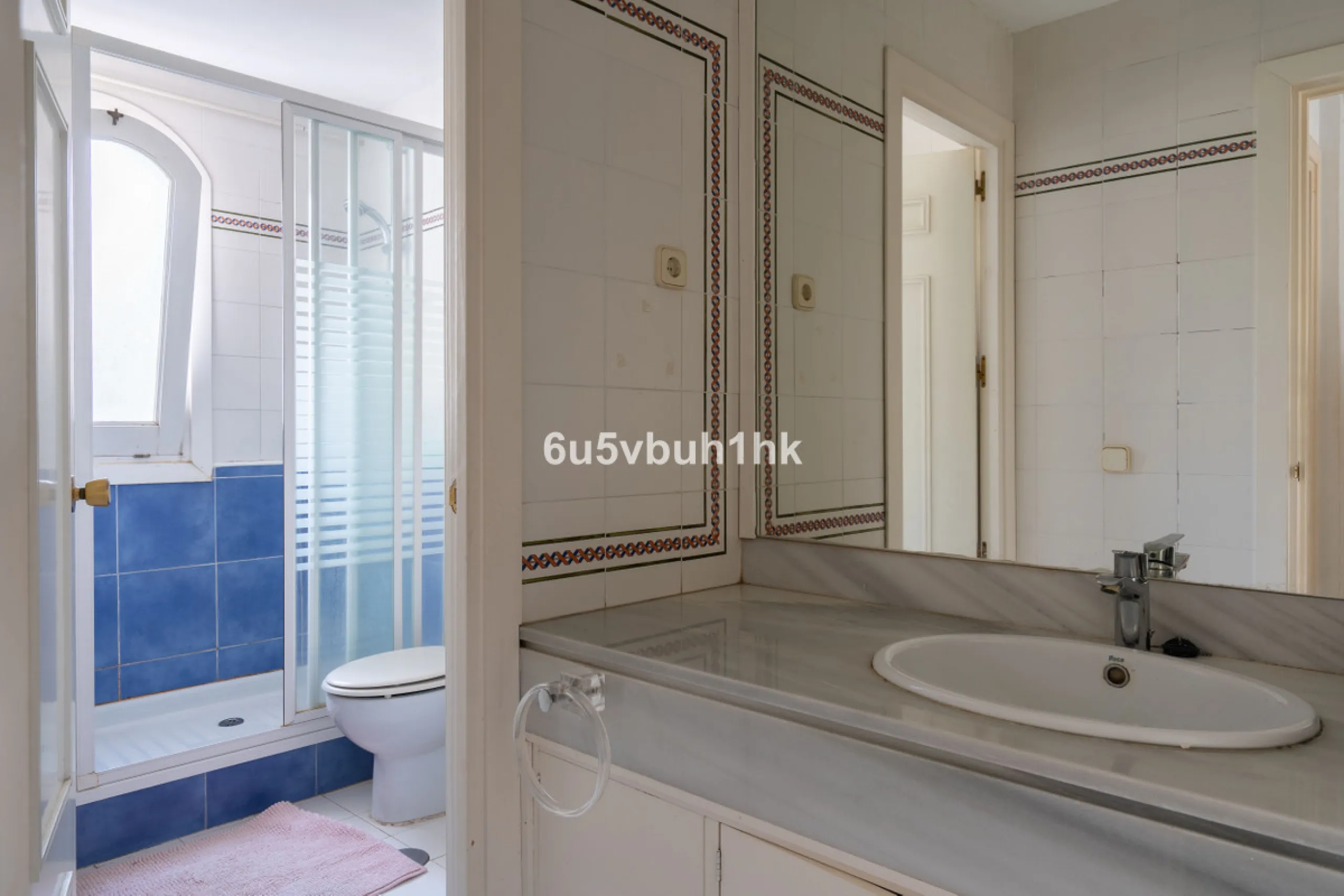 Semi-Detached Villa in a Gated Community with Swimming Pool in Nueva Andalucía
