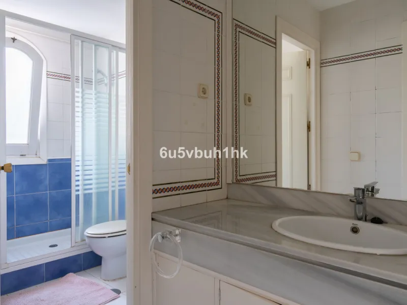 Semi-Detached Villa in a Gated Community with Swimming Pool in Nueva Andalucía