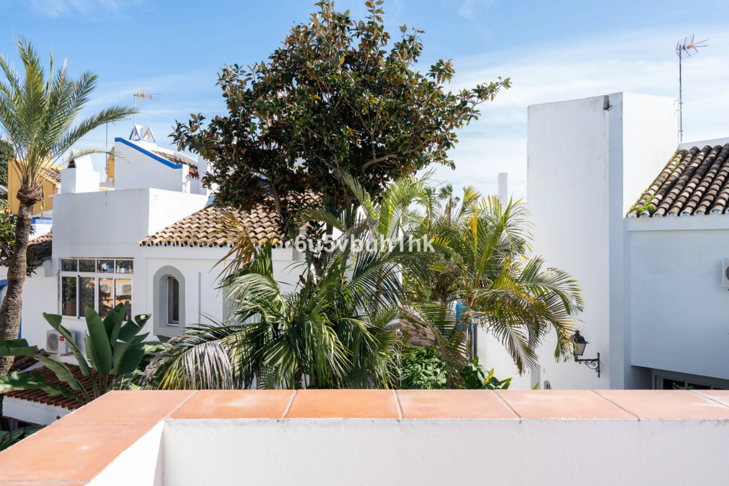 Semi-Detached Villa in a Gated Community with Swimming Pool in Nueva Andalucía