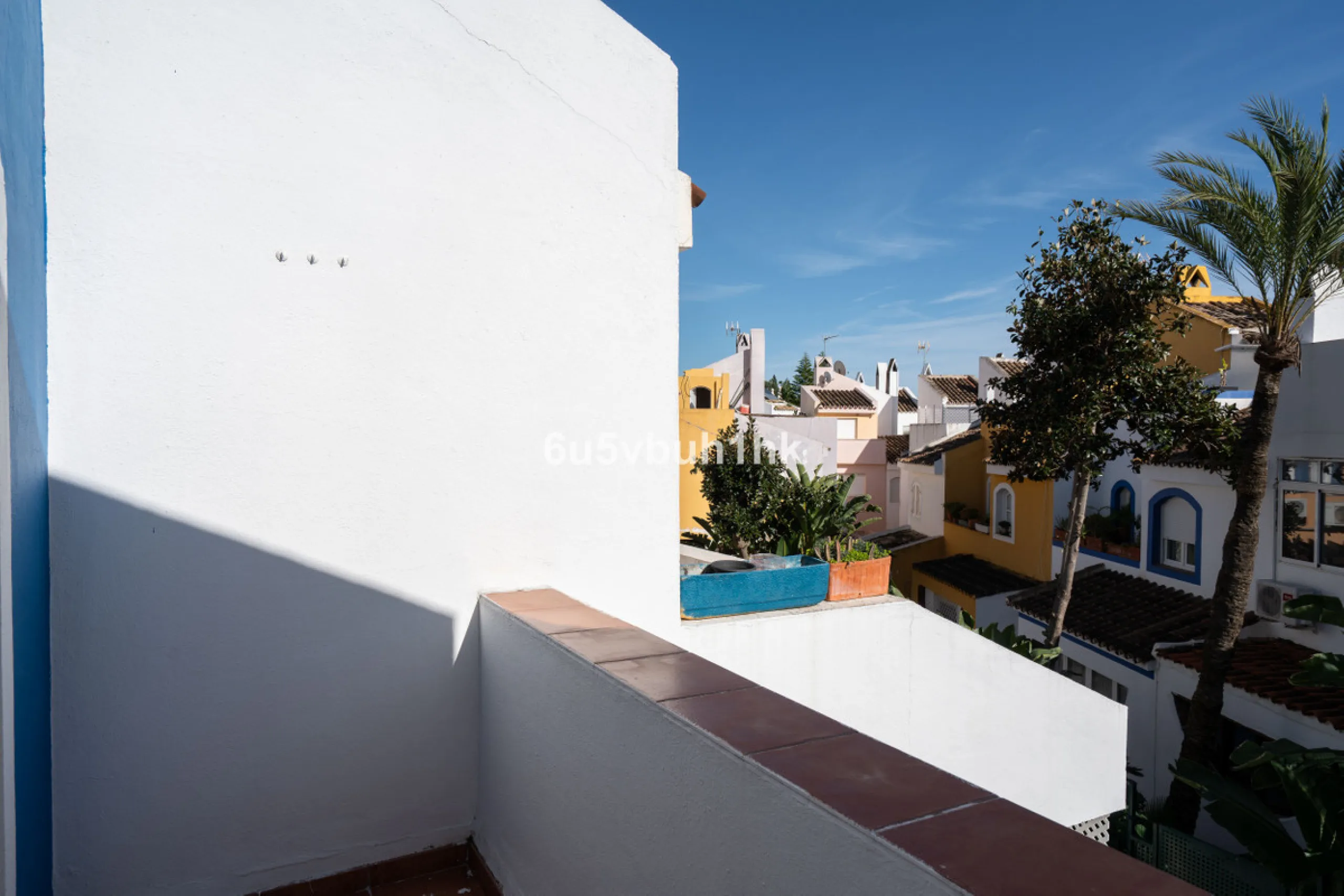 Semi-Detached Villa in a Gated Community with Swimming Pool in Nueva Andalucía
