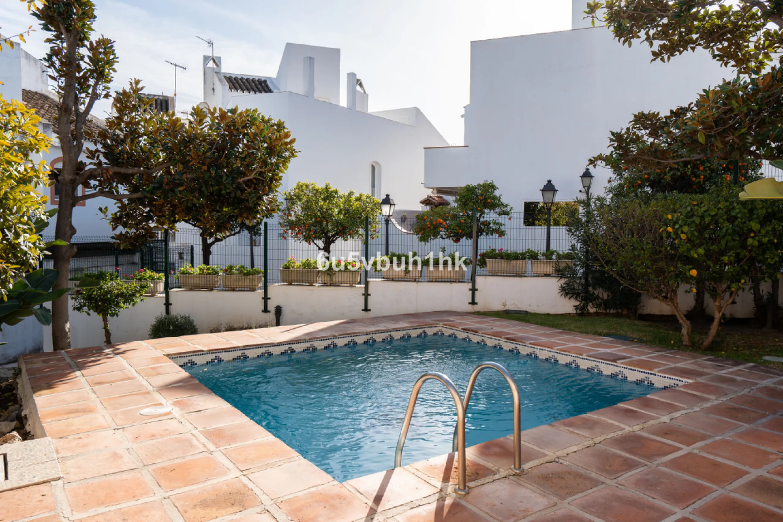 Semi-Detached Villa in a Gated Community with Swimming Pool in Nueva Andalucía