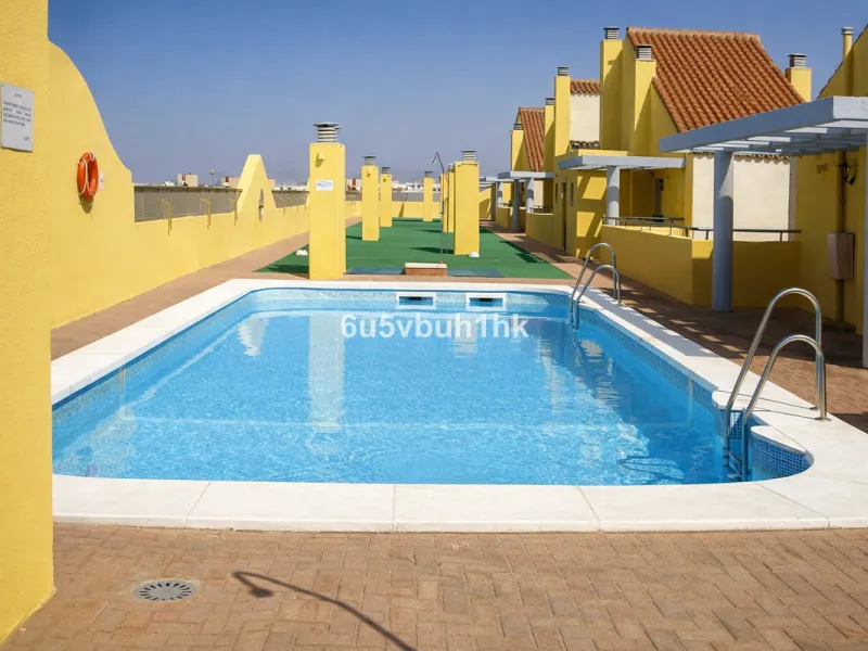 Apartment - Ground Floor Apartment в продаже в Málaga, Málaga. В доме 3 спален и 2 ванных комнат. Площадь дома 82 м²