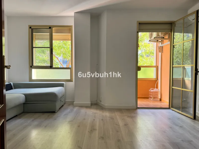 Apartment - Ground Floor Apartment в продаже в Málaga, Málaga. В доме 3 спален и 2 ванных комнат. Площадь дома 82 м²