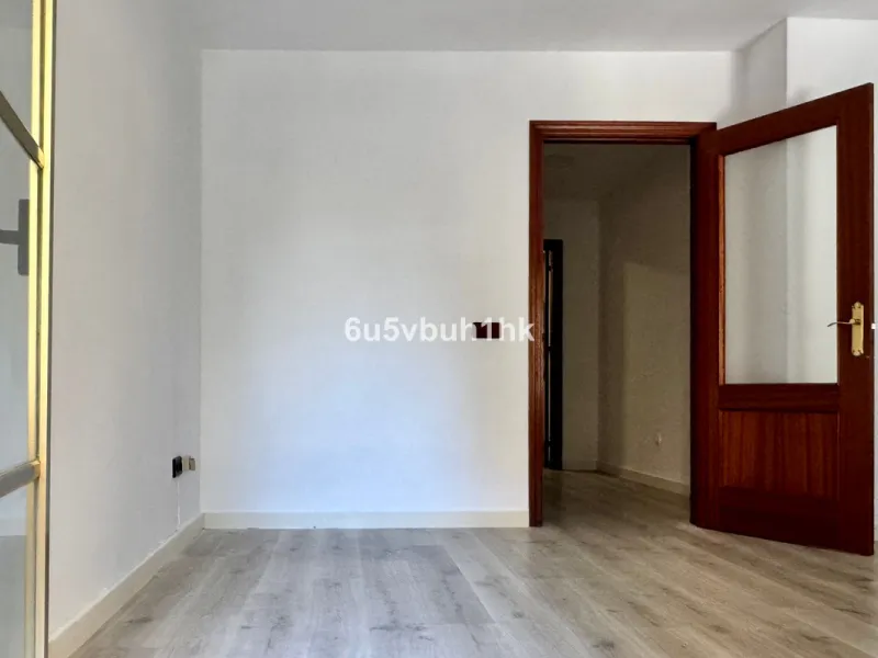 Apartment - Ground Floor Apartment в продаже в Málaga, Málaga. В доме 3 спален и 2 ванных комнат. Площадь дома 82 м²