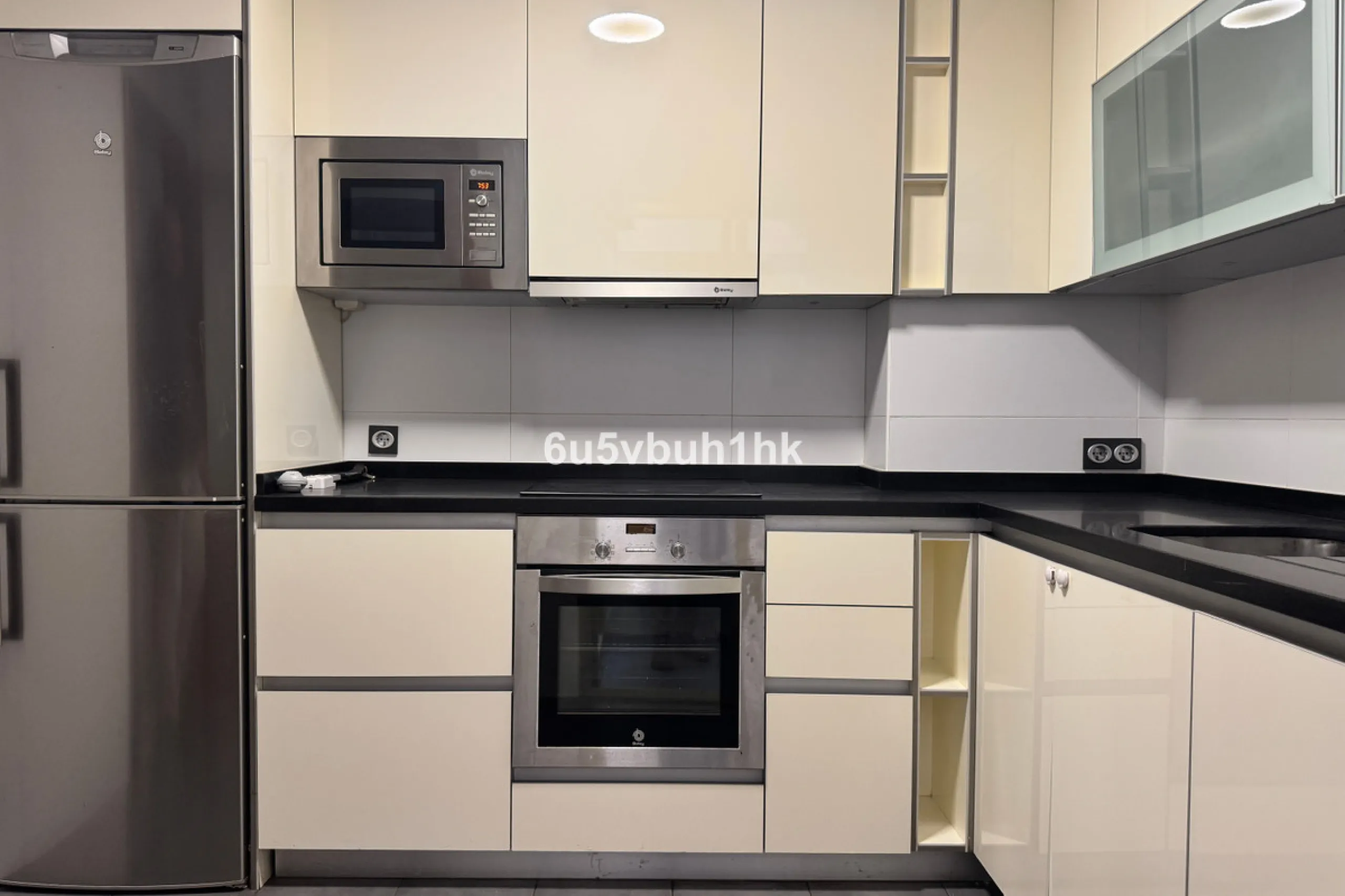 Apartment - Ground Floor Apartment в продаже в Málaga, Málaga. В доме 3 спален и 2 ванных комнат. Площадь дома 82 м²