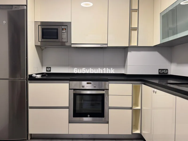 Apartment - Ground Floor Apartment в продаже в Málaga, Málaga. В доме 3 спален и 2 ванных комнат. Площадь дома 82 м²