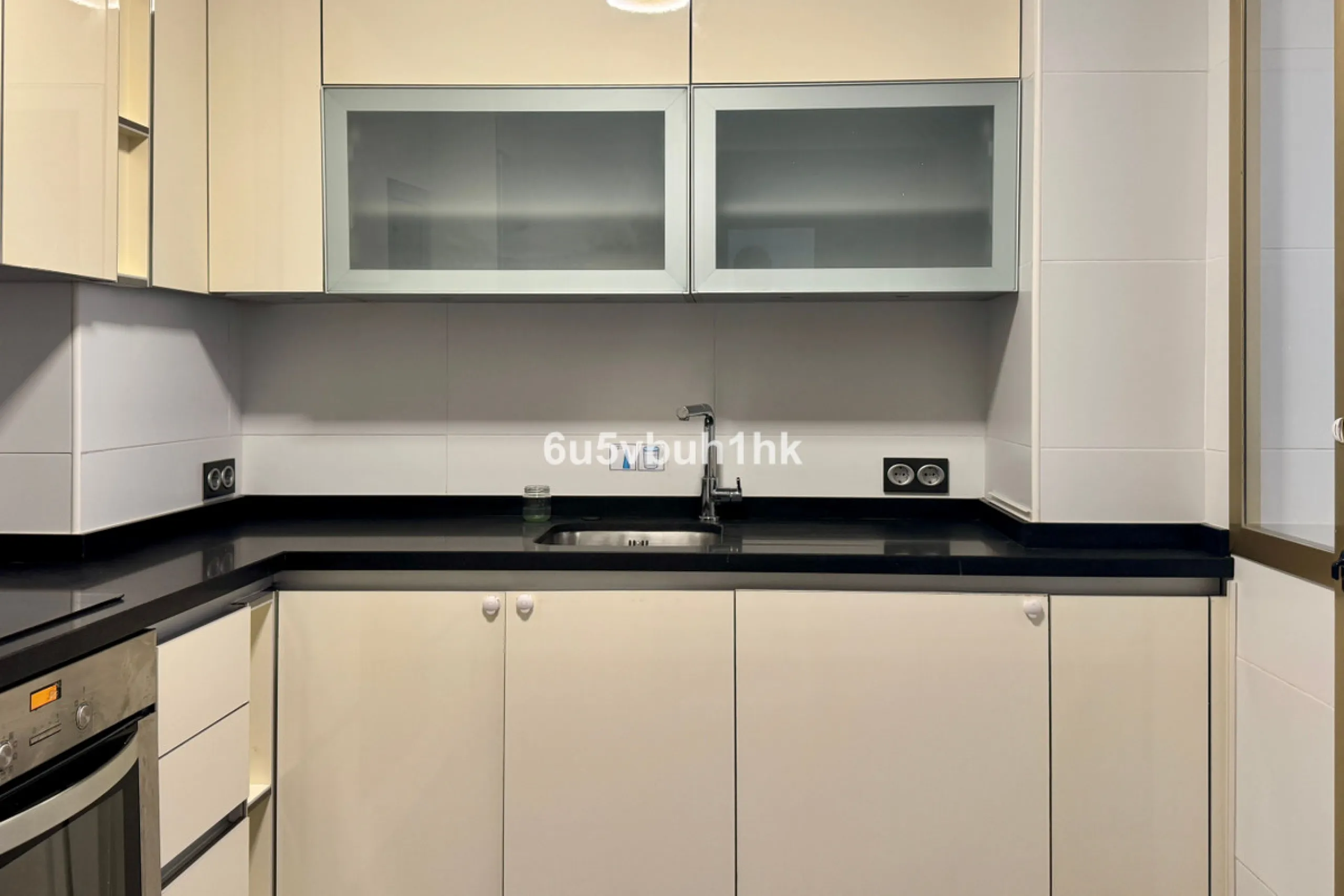 Apartment - Ground Floor Apartment в продаже в Málaga, Málaga. В доме 3 спален и 2 ванных комнат. Площадь дома 82 м²