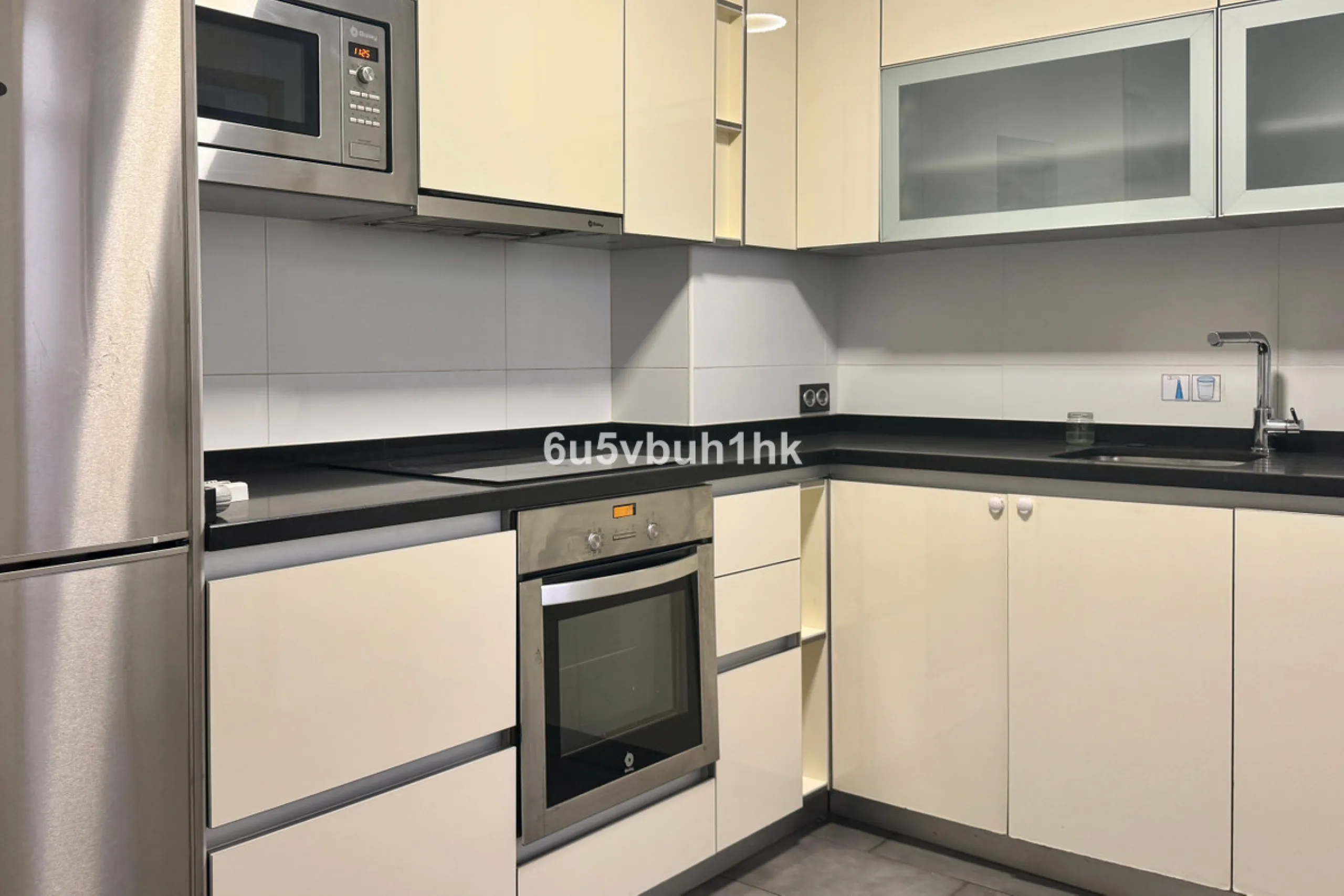 Apartment - Ground Floor Apartment в продаже в Málaga, Málaga. В доме 3 спален и 2 ванных комнат. Площадь дома 82 м²