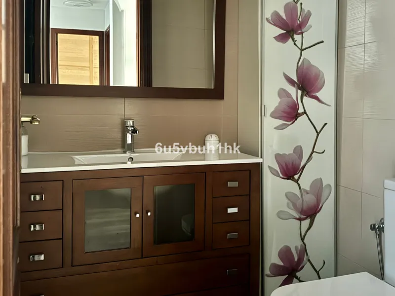 Apartment - Ground Floor Apartment в продаже в Málaga, Málaga. В доме 3 спален и 2 ванных комнат. Площадь дома 82 м²