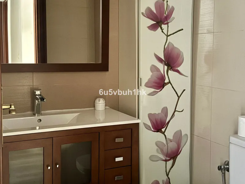 Apartment - Ground Floor Apartment в продаже в Málaga, Málaga. В доме 3 спален и 2 ванных комнат. Площадь дома 82 м²