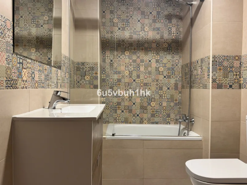 Apartment - Ground Floor Apartment в продаже в Málaga, Málaga. В доме 3 спален и 2 ванных комнат. Площадь дома 82 м²
