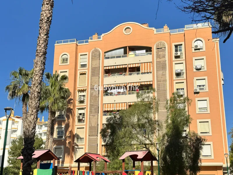 Apartment - Ground Floor Apartment в продаже в Málaga, Málaga. В доме 3 спален и 2 ванных комнат. Площадь дома 82 м²