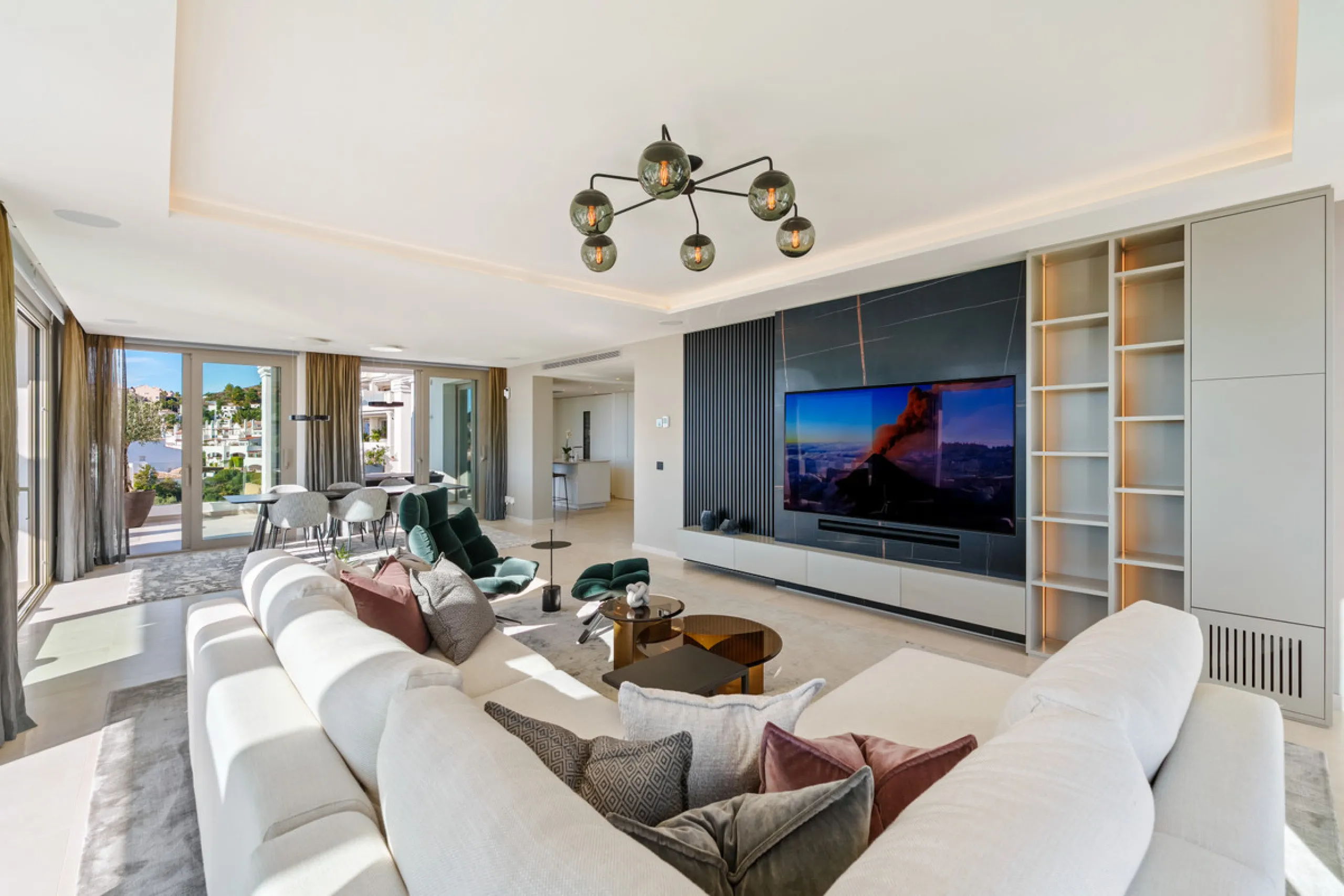 This exceptional duplex penthouse is located within the exclusive gated community of 9 Lions in Aloha, one of the most prestigious residential developments in Nueva Andalucía. Set in an elevated position, the property enjoys panoramic open views across th
