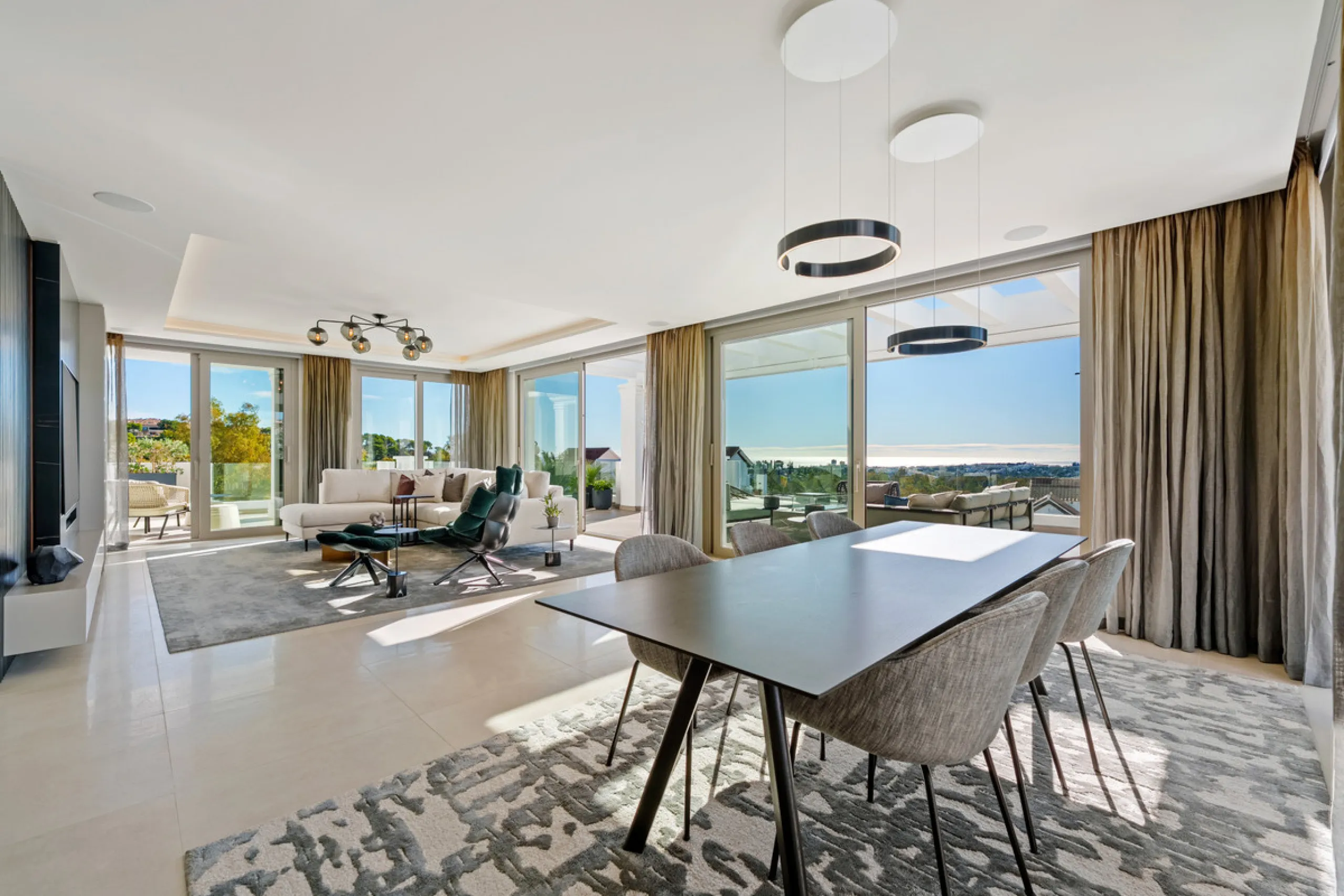 This exceptional duplex penthouse is located within the exclusive gated community of 9 Lions in Aloha, one of the most prestigious residential developments in Nueva Andalucía. Set in an elevated position, the property enjoys panoramic open views across th