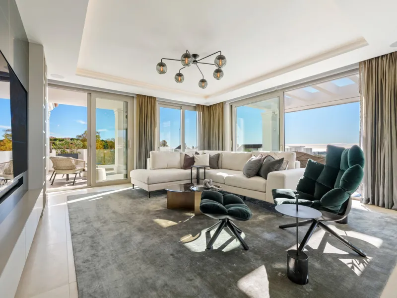 This exceptional duplex penthouse is located within the exclusive gated community of 9 Lions in Aloha, one of the most prestigious residential developments in Nueva Andalucía. Set in an elevated position, the property enjoys panoramic open views across th
