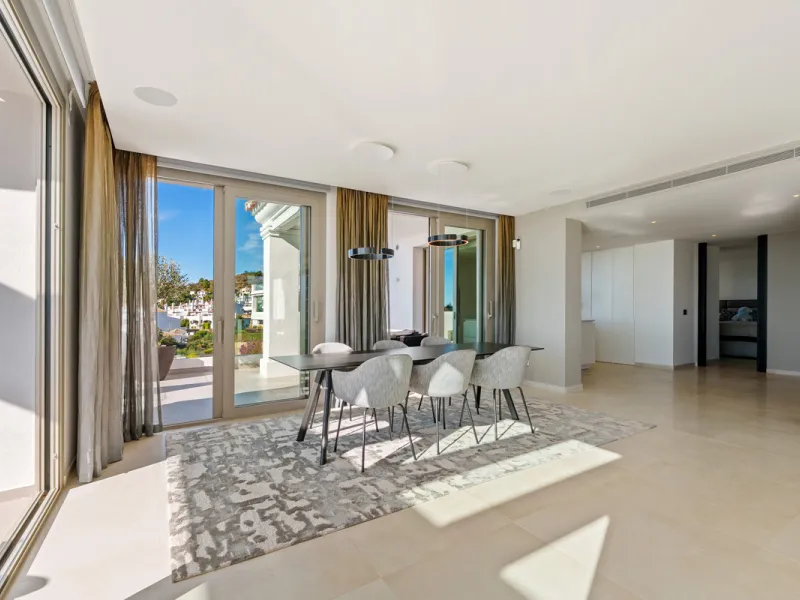 This exceptional duplex penthouse is located within the exclusive gated community of 9 Lions in Aloha, one of the most prestigious residential developments in Nueva Andalucía. Set in an elevated position, the property enjoys panoramic open views across th