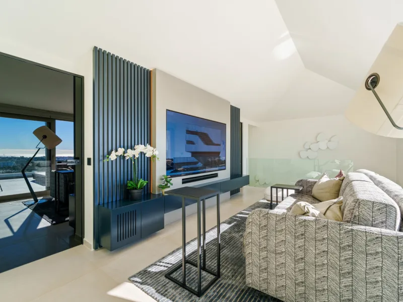 This exceptional duplex penthouse is located within the exclusive gated community of 9 Lions in Aloha, one of the most prestigious residential developments in Nueva Andalucía. Set in an elevated position, the property enjoys panoramic open views across th