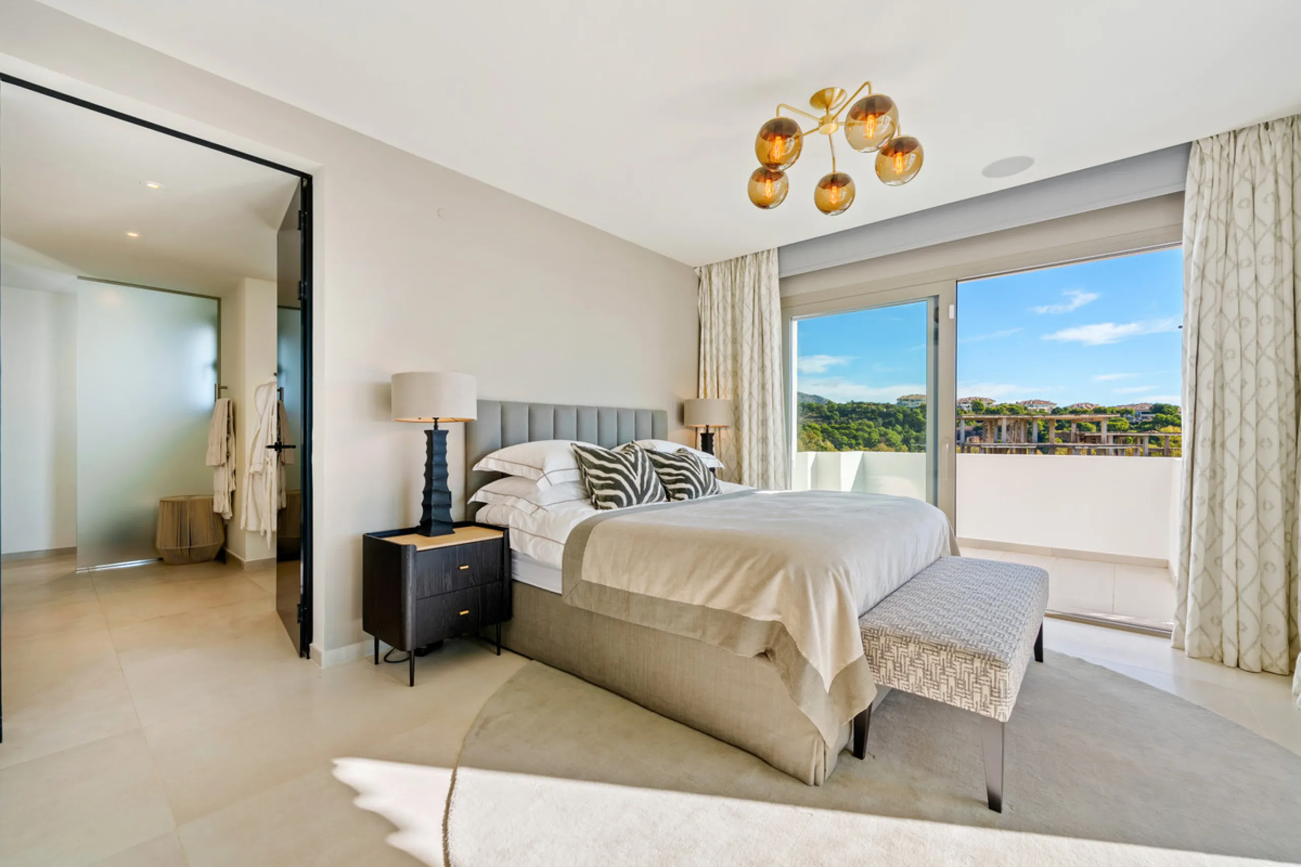This exceptional duplex penthouse is located within the exclusive gated community of 9 Lions in Aloha, one of the most prestigious residential developments in Nueva Andalucía. Set in an elevated position, the property enjoys panoramic open views across th